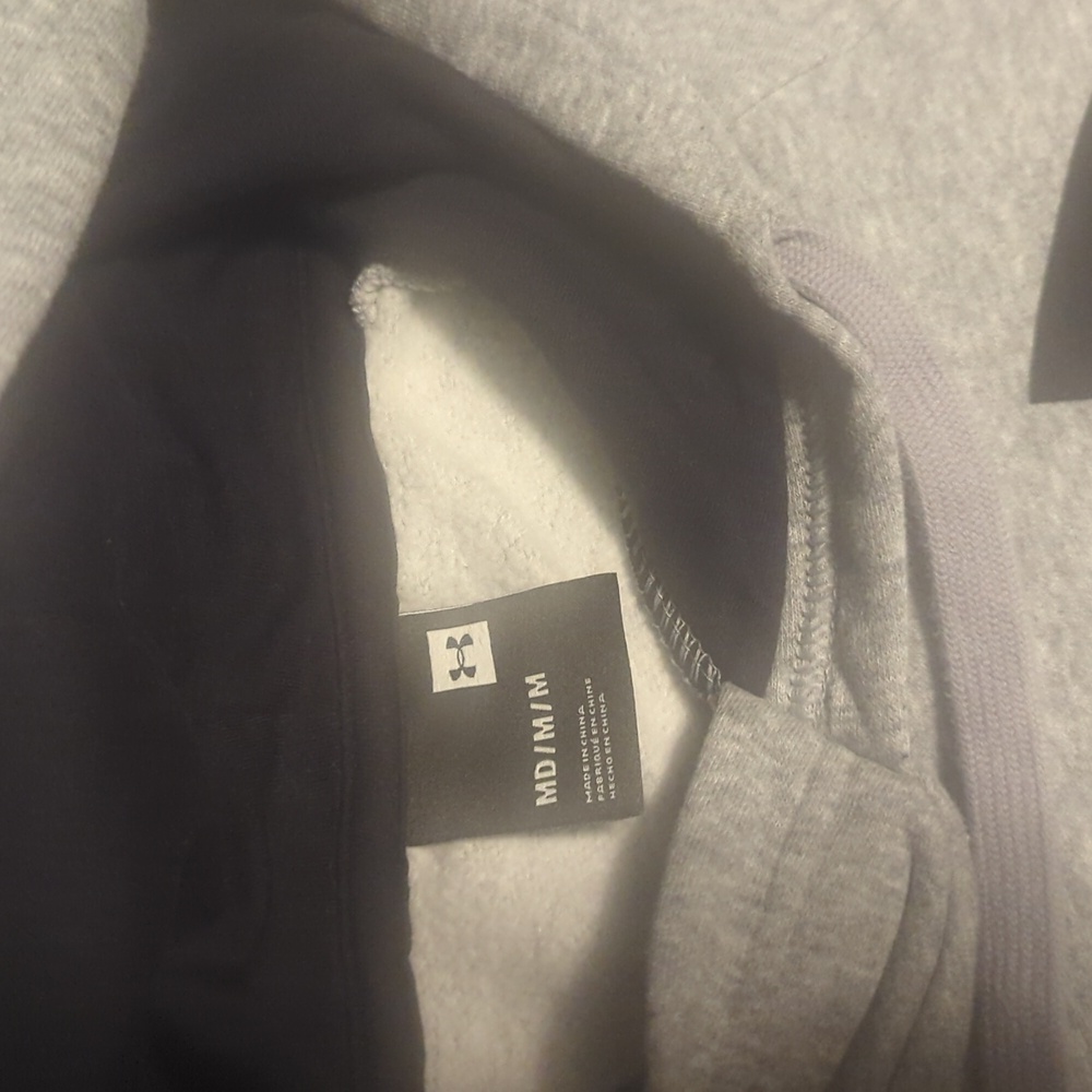 Like new under Armour hoodie - Picture 2 of 2